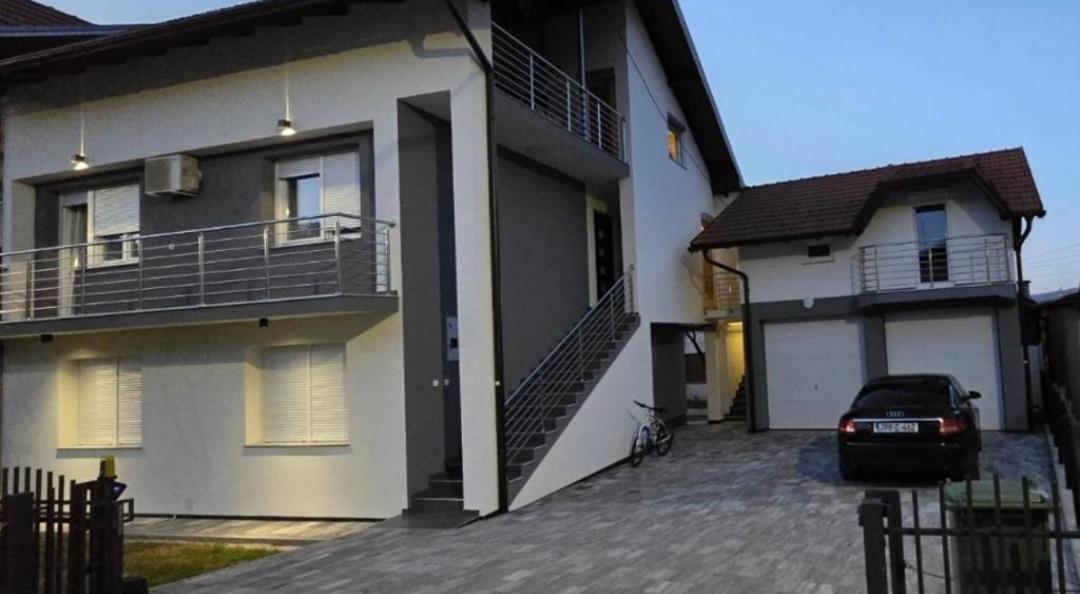Apartman Avram Kotor Varos ภายนอก รูปภาพ